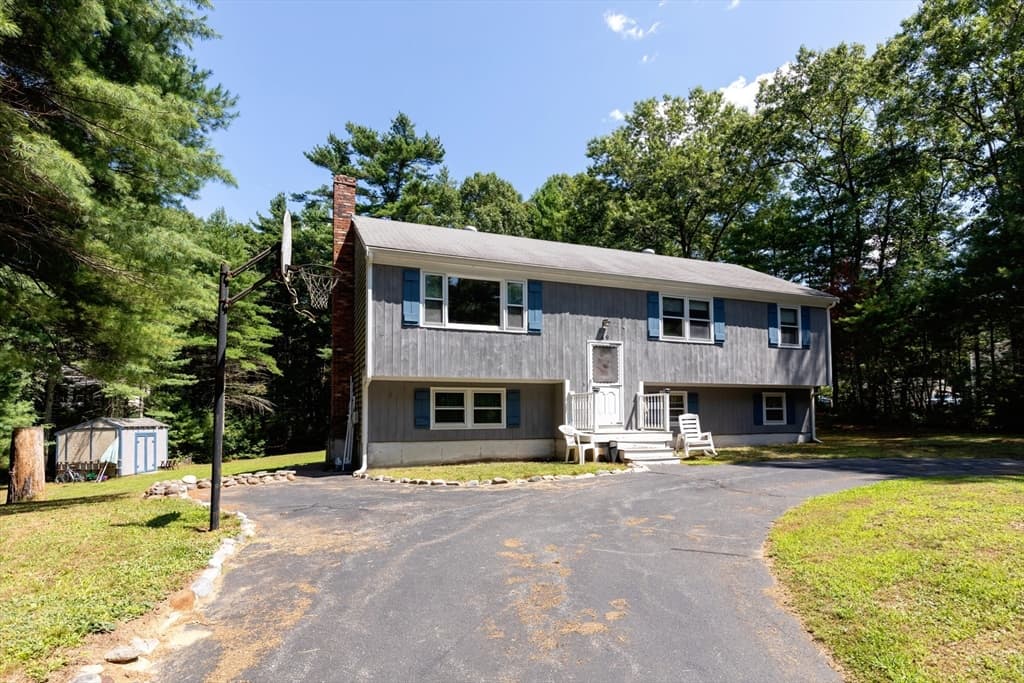 49 Forest St, Carver MA 02330