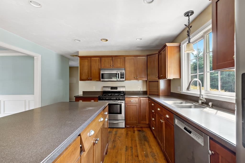 Single Family Residence at 13 Arrowhead Path, Halifax MA 02338, Halifax, photo 16 of 42