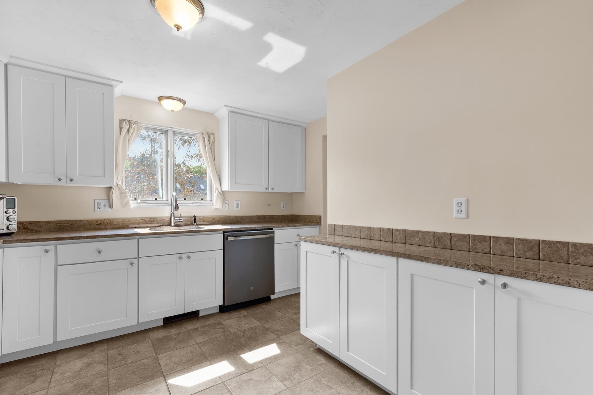 Condominium at 52 Liberty St # F3, Plymouth MA 02360, photo 14 of 31