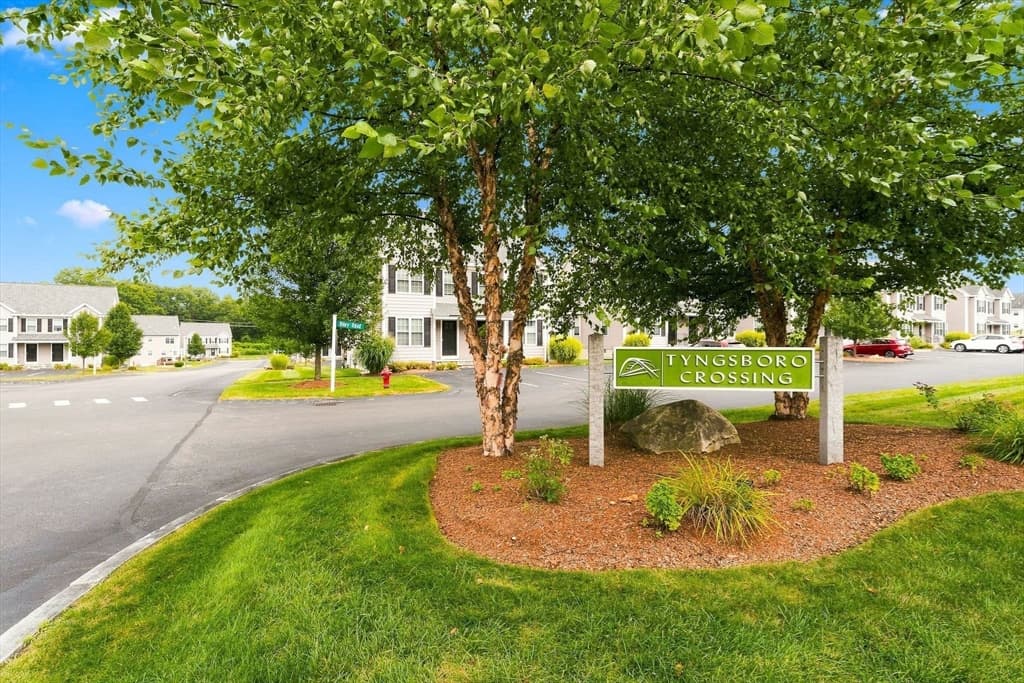 Condominium at 59 Riley Rd # 59, Tyngsborough MA 01879, Tyngsborough, photo 2 of 35
