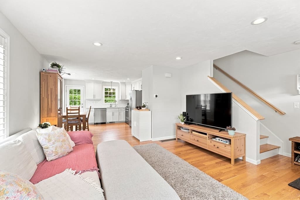 Condominium at 59 Riley Rd # 59, Tyngsborough MA 01879, Tyngsborough, photo 7 of 35