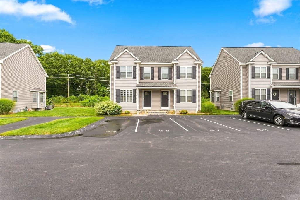 Condominium at 59 Riley Rd # 59, Tyngsborough MA 01879, Tyngsborough, photo 4 of 35