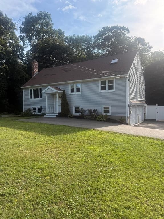 40 Poquanticut Ave, Easton MA 02334