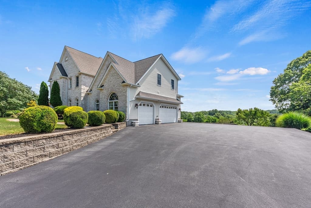 385 Scott Rd, Cumberland RI 02864 photo 3