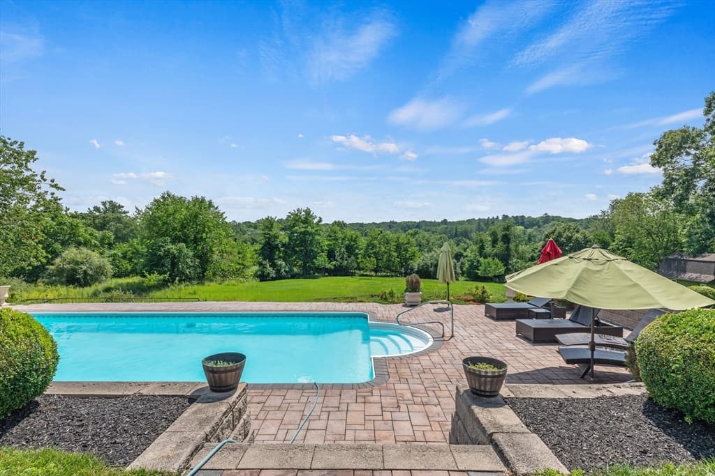 385 Scott Rd, Cumberland RI 02864 photo 4
