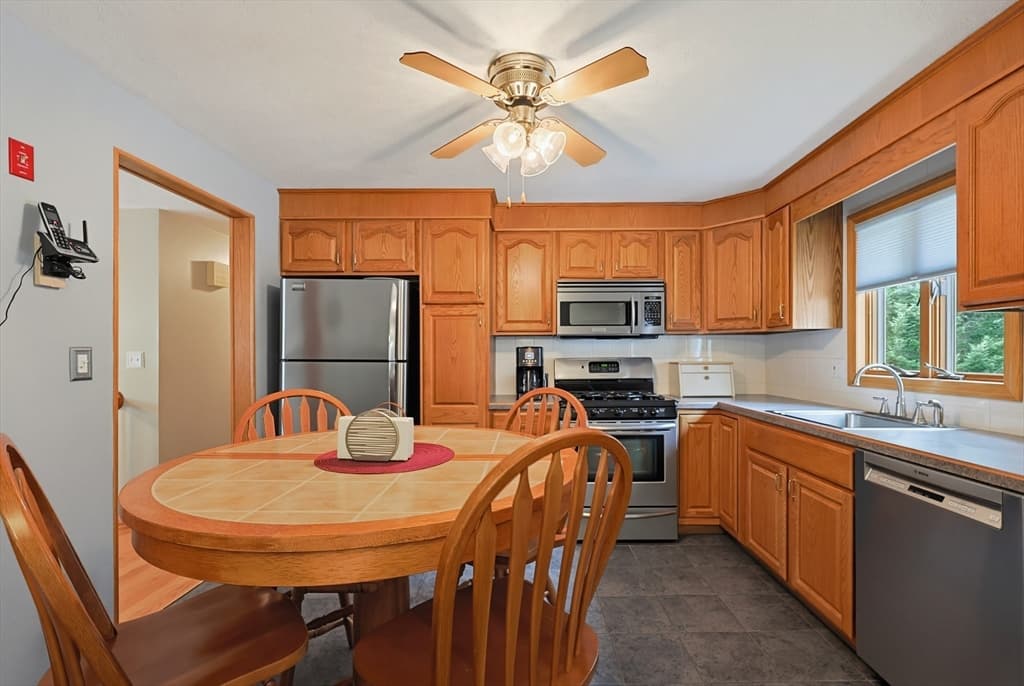 19 Bellflower Rd, Billerica MA 01821 photo 17