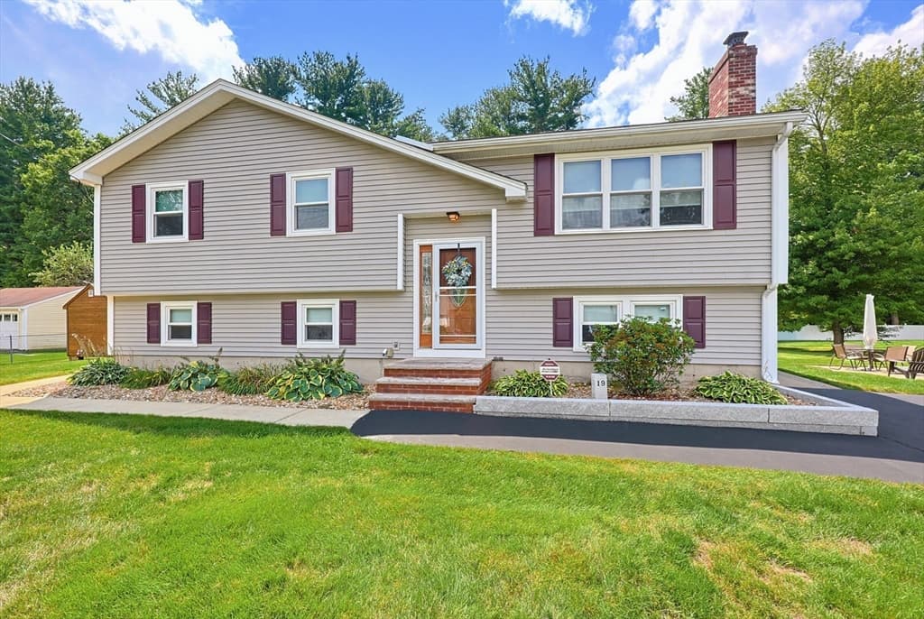 19 Bellflower Rd, Billerica MA 01821 photo 3