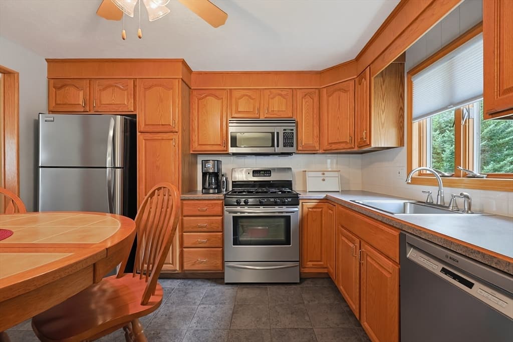 19 Bellflower Rd, Billerica MA 01821 photo 11