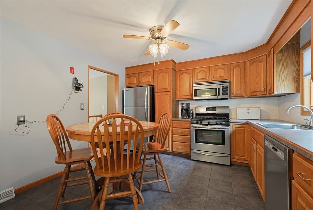 19 Bellflower Rd, Billerica MA 01821 photo 19