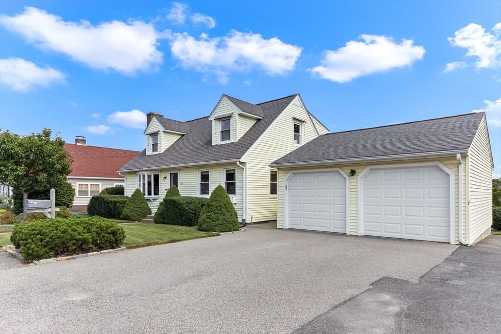 327 England St, Cumberland RI 02864 photo 3