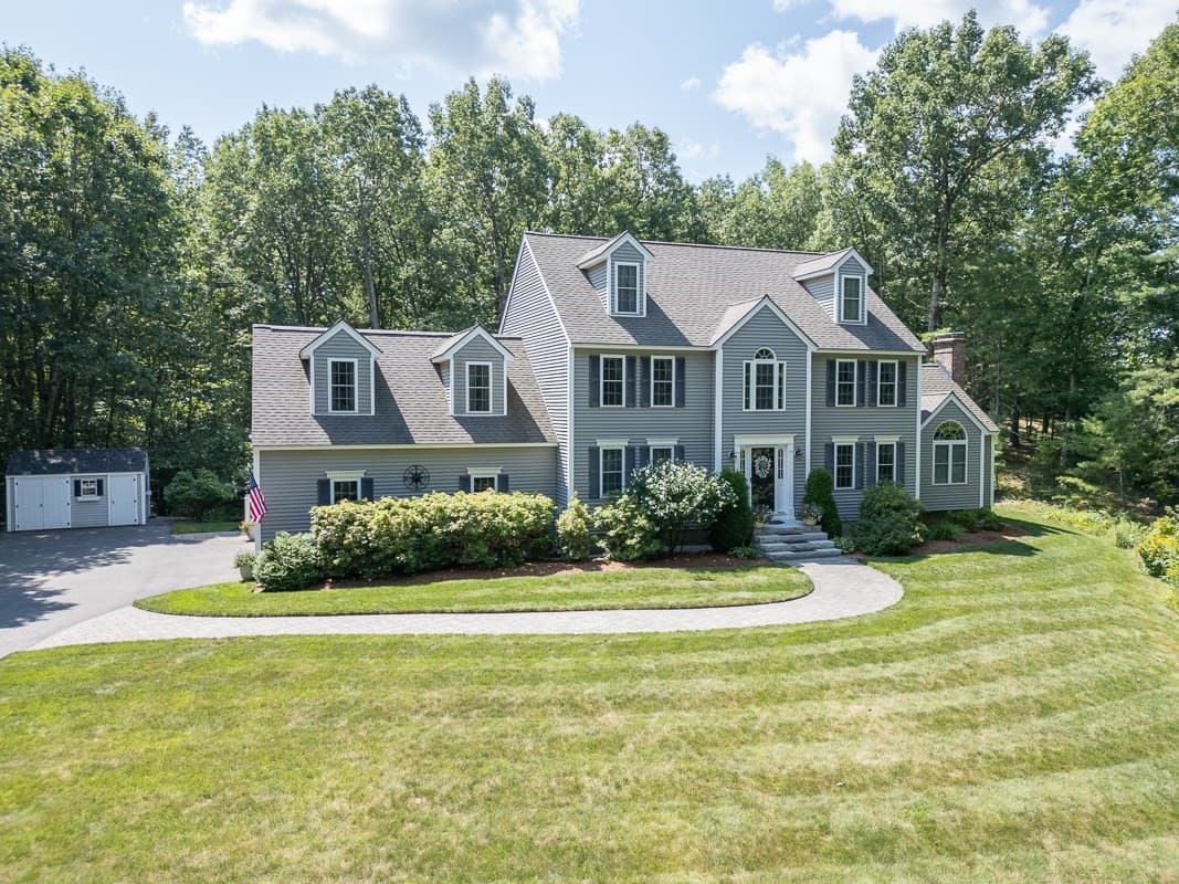 15 Hillside Dr, Townsend MA 01469