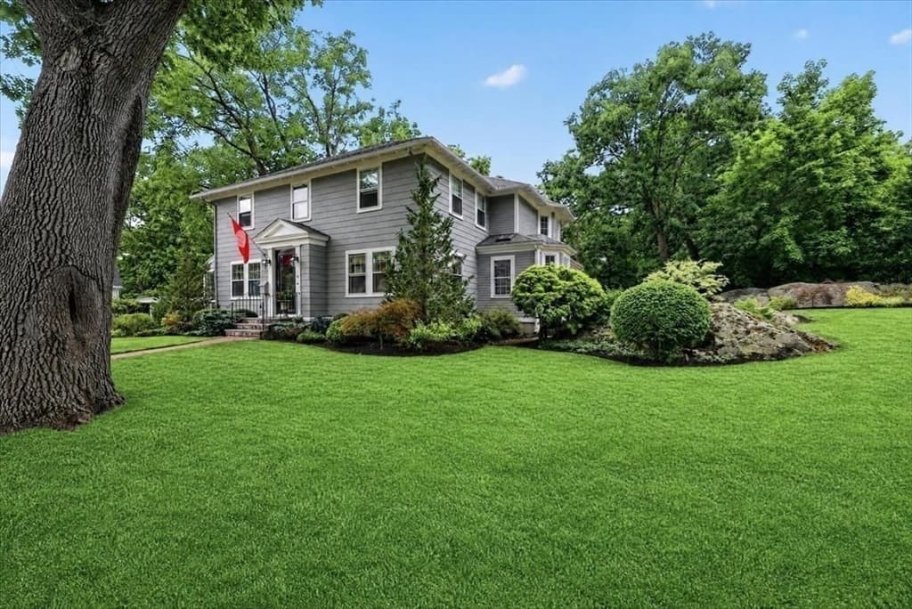6 Bradford Rd, Hingham MA 02043