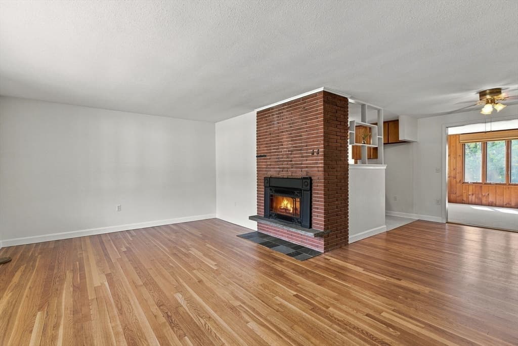 19 Champlain Dr, Hudson MA 01749 photo 6