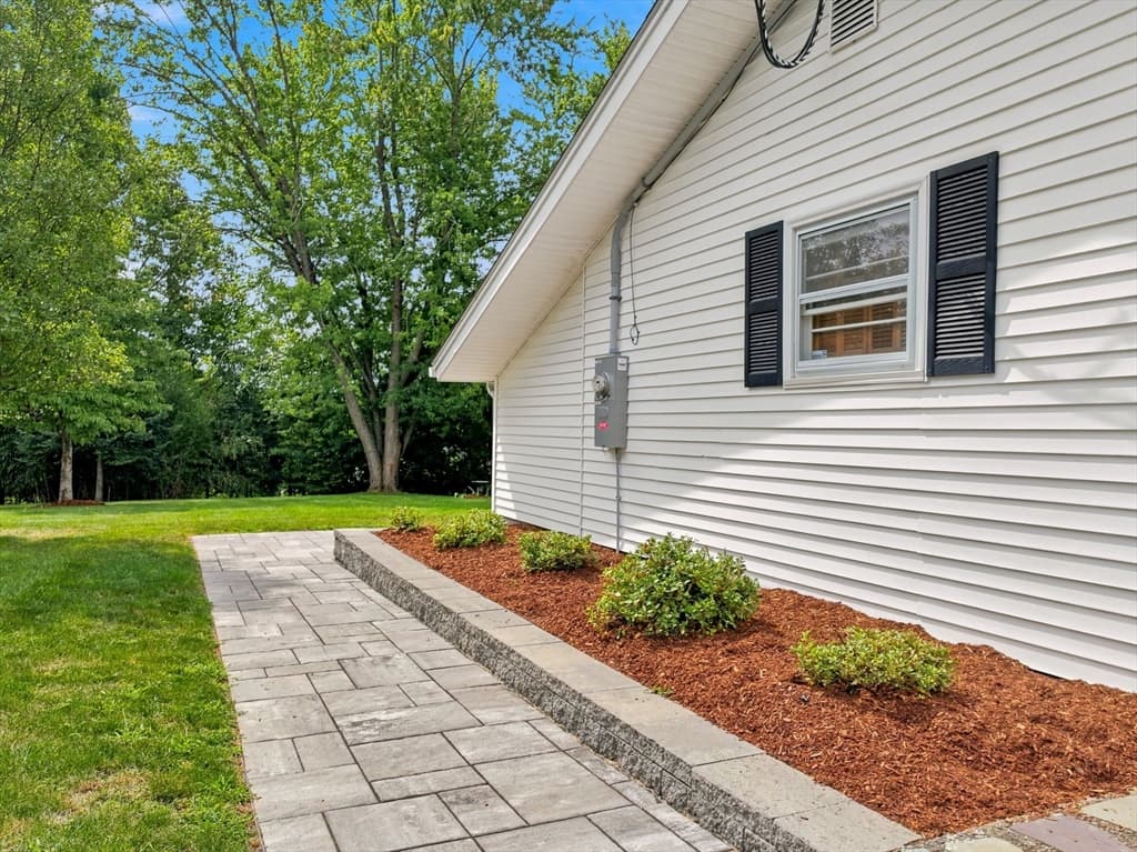 19 Champlain Dr, Hudson MA 01749 photo 26