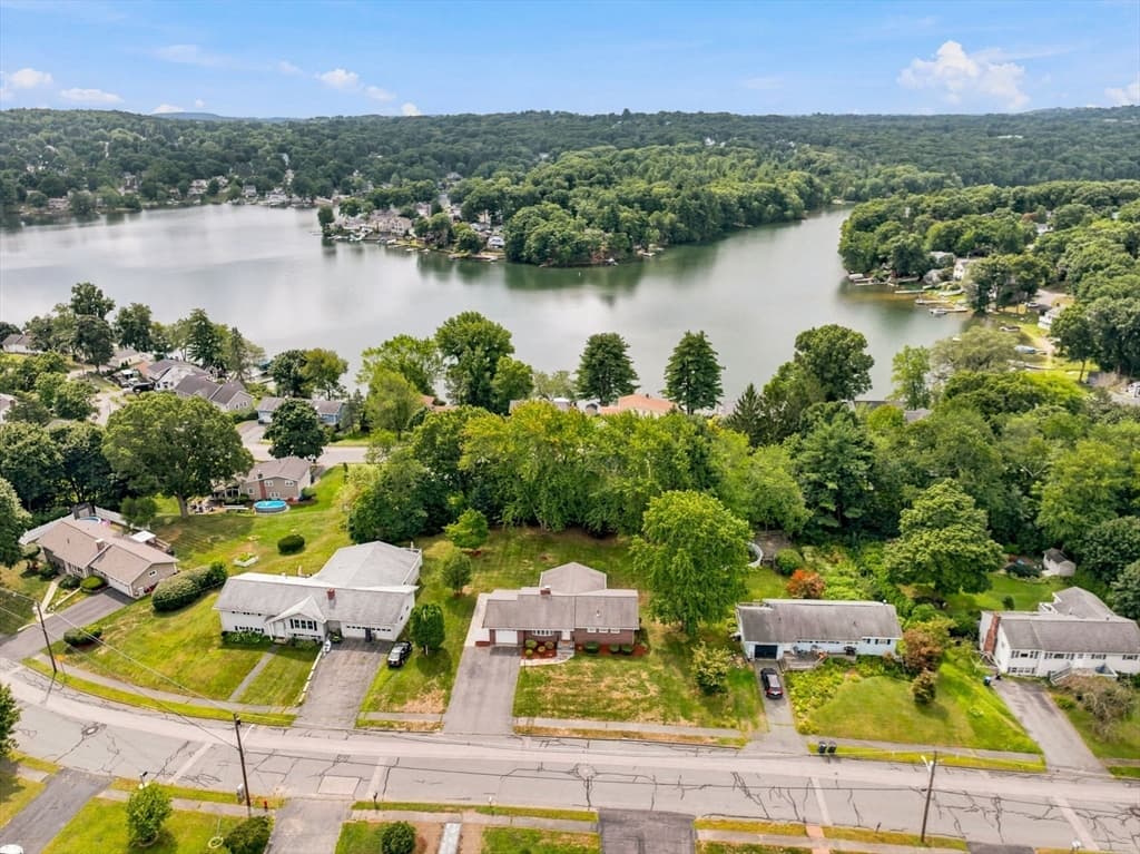 19 Champlain Dr, Hudson MA 01749 photo 5