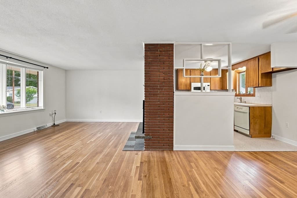 19 Champlain Dr, Hudson MA 01749 photo 9