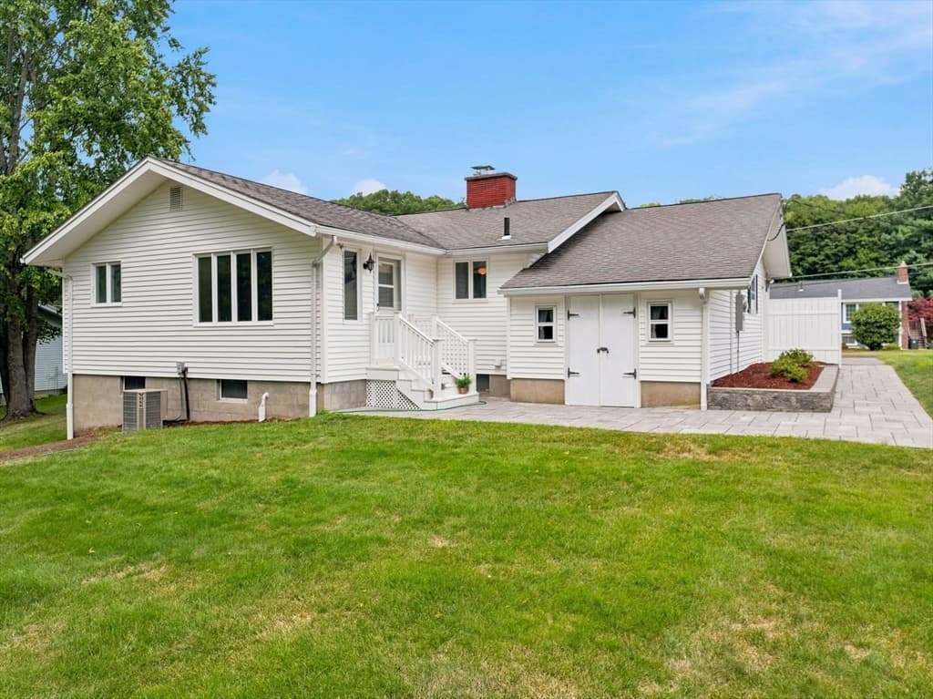 19 Champlain Dr, Hudson MA 01749 photo 4