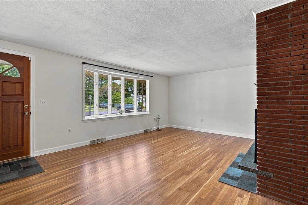 19 Champlain Dr, Hudson MA 01749 photo 8