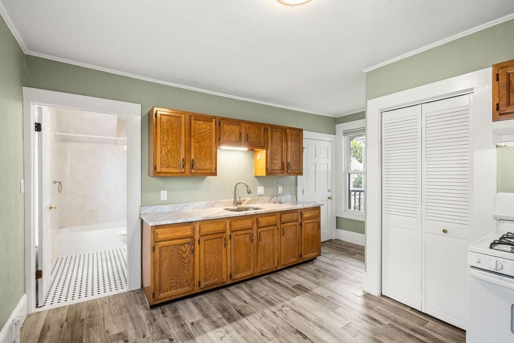 13 Knowlton St, Beverly MA 01915 photo 5