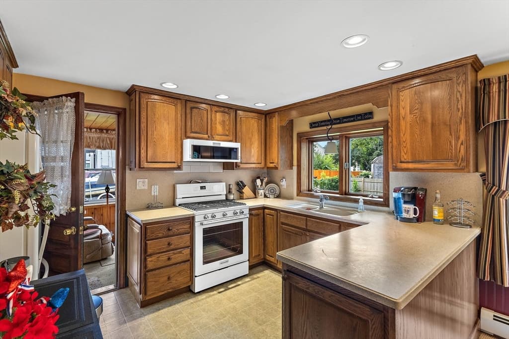 76 Forest Street, Lowell MA 01851 photo 13