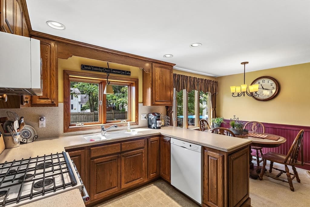 76 Forest Street, Lowell MA 01851 photo 15
