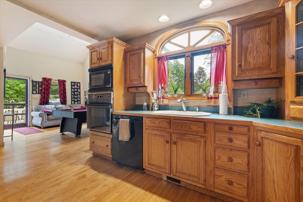 215 S Main St, Orange MA 01364 photo 17