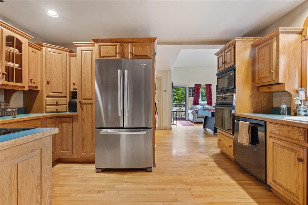 215 S Main St, Orange MA 01364 photo 16