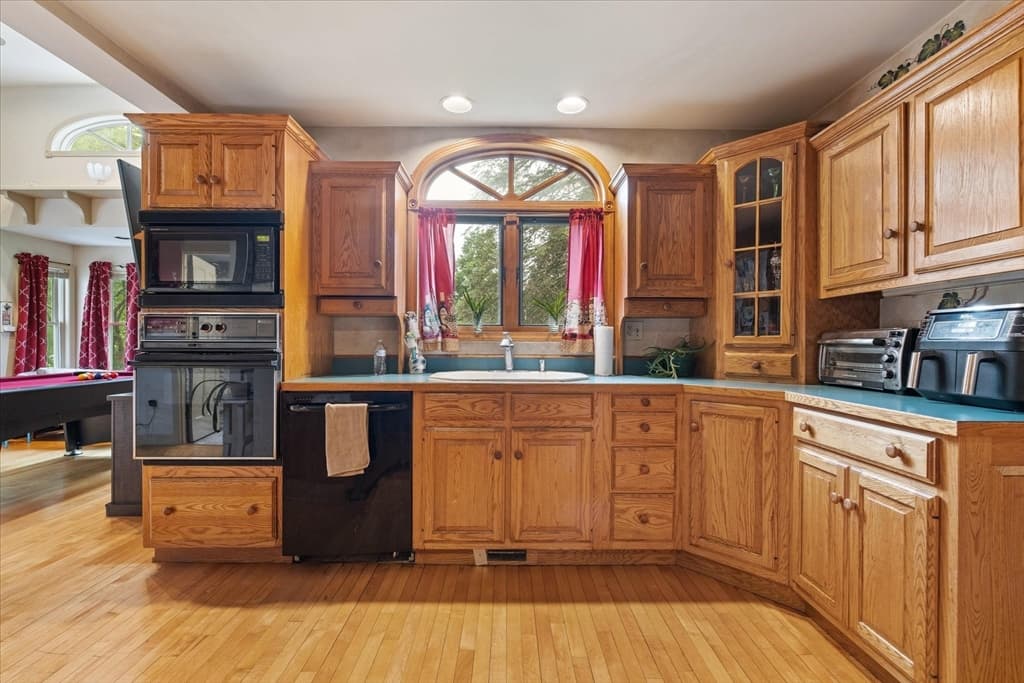 215 S Main St, Orange MA 01364 photo 18