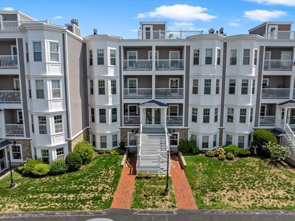 15 Park Ave # 302, Hull MA 02045