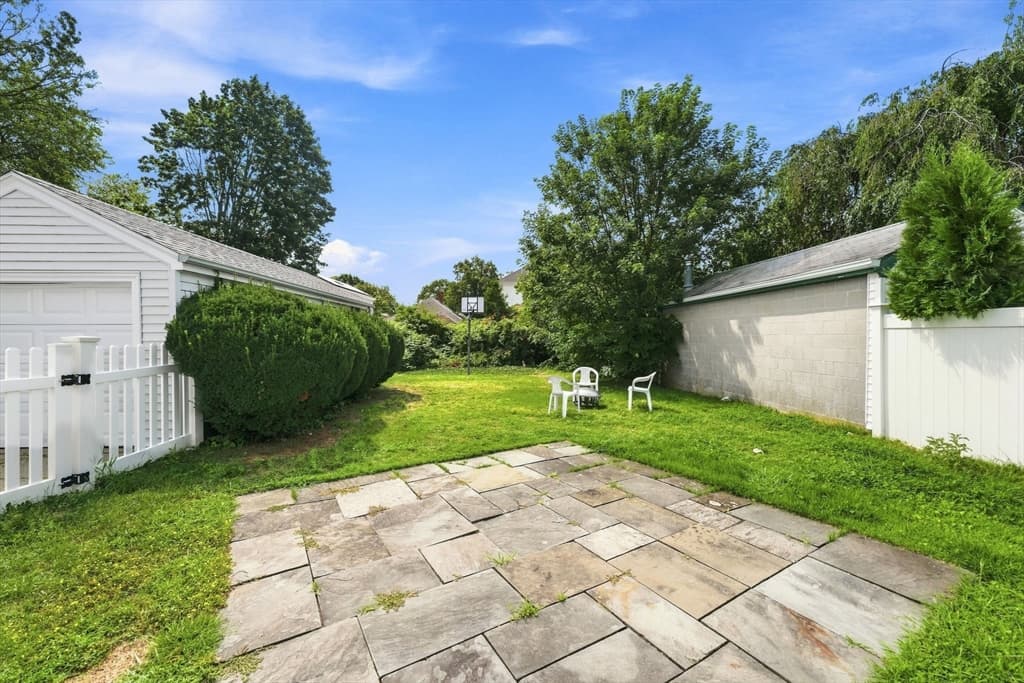 74 Isabella Ave, Providence RI 02908 photo 2
