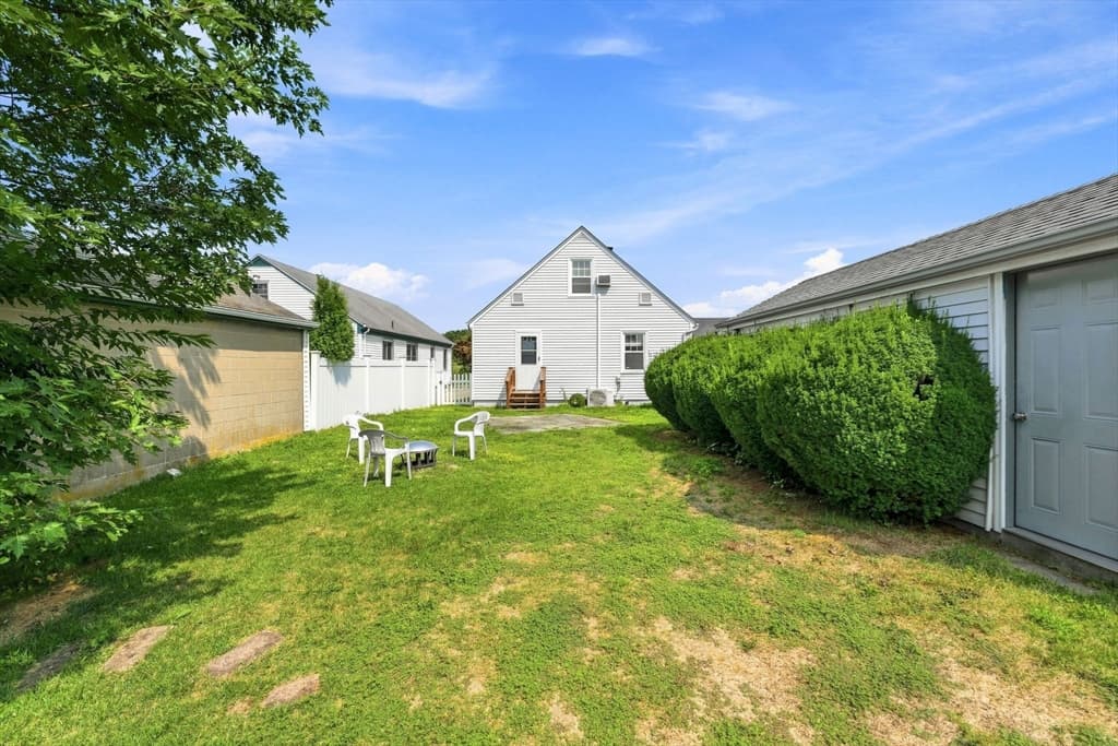 74 Isabella Ave, Providence RI 02908 photo 3