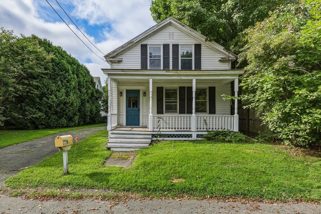 11 School St, Sunderland MA 01375