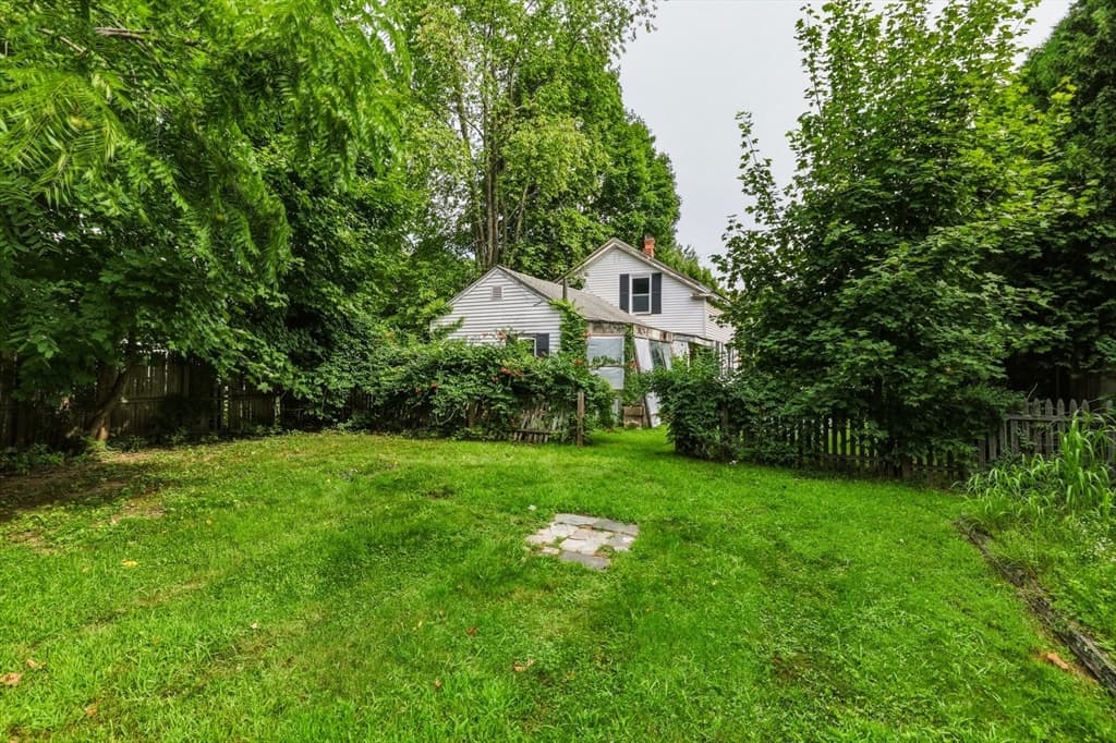 11 School St, Sunderland MA 01375 photo 5