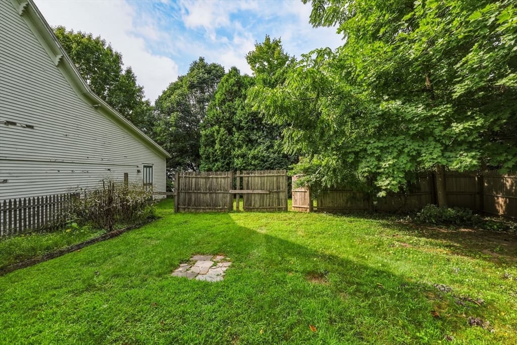 11 School St, Sunderland MA 01375 photo 4