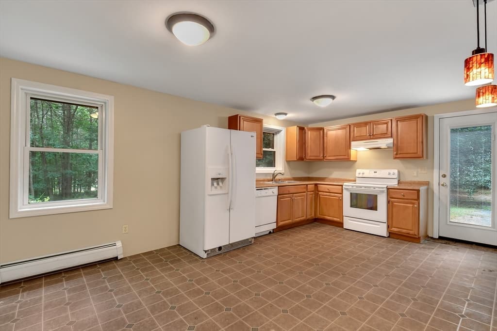 125 Drew Blvd, Orange MA 01364 photo 3