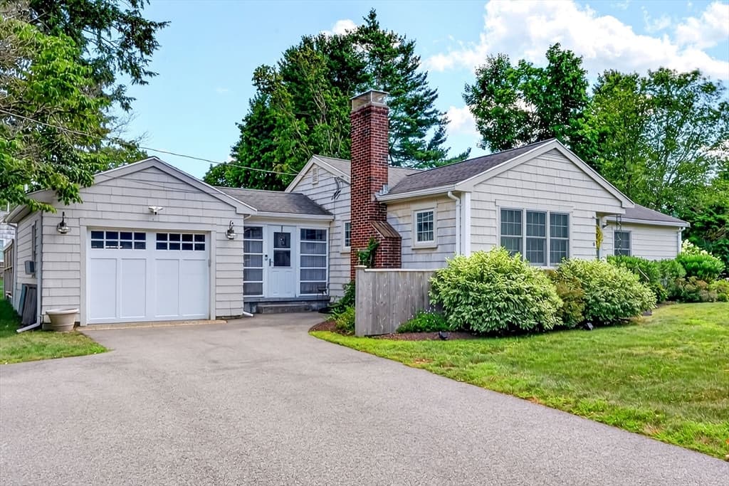 6 Winthrop Dr, Attleboro MA 02703
