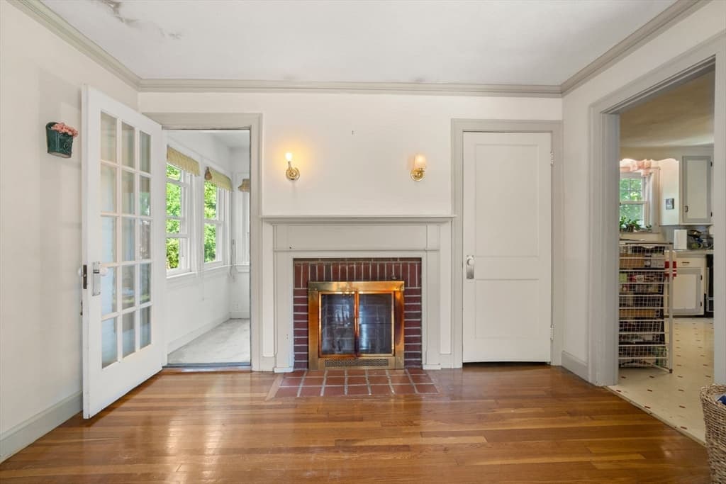 29 Laurel St., Arlington MA 02476 photo 3