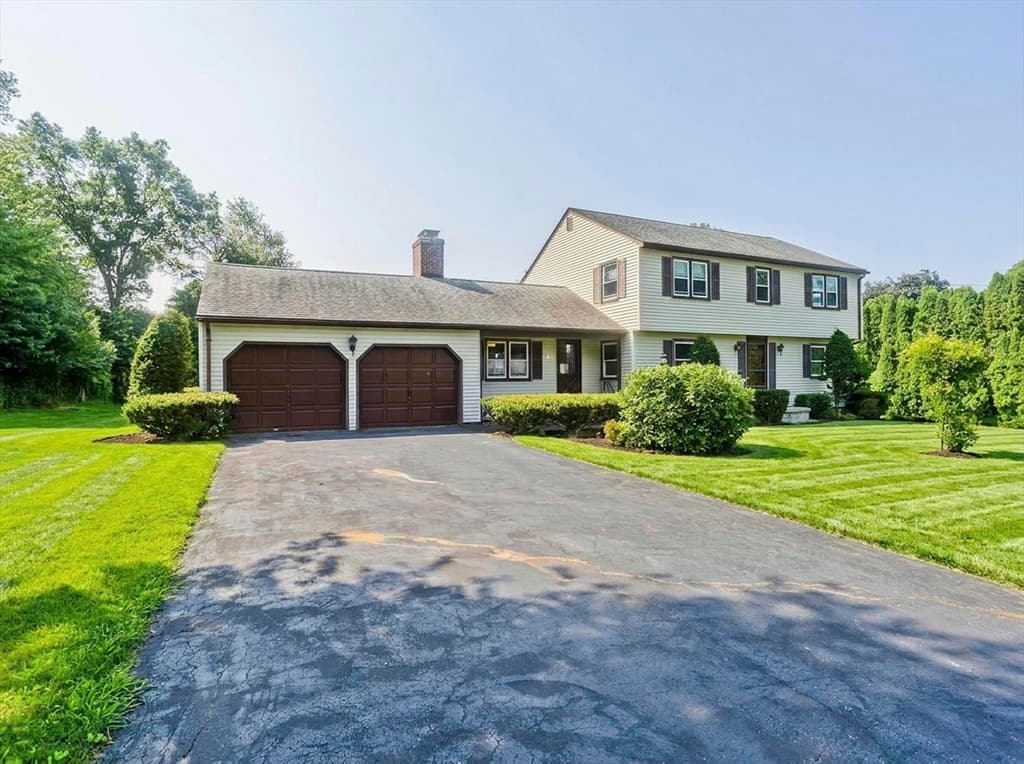 15 Fernwood Dr, Wilbraham MA 01095