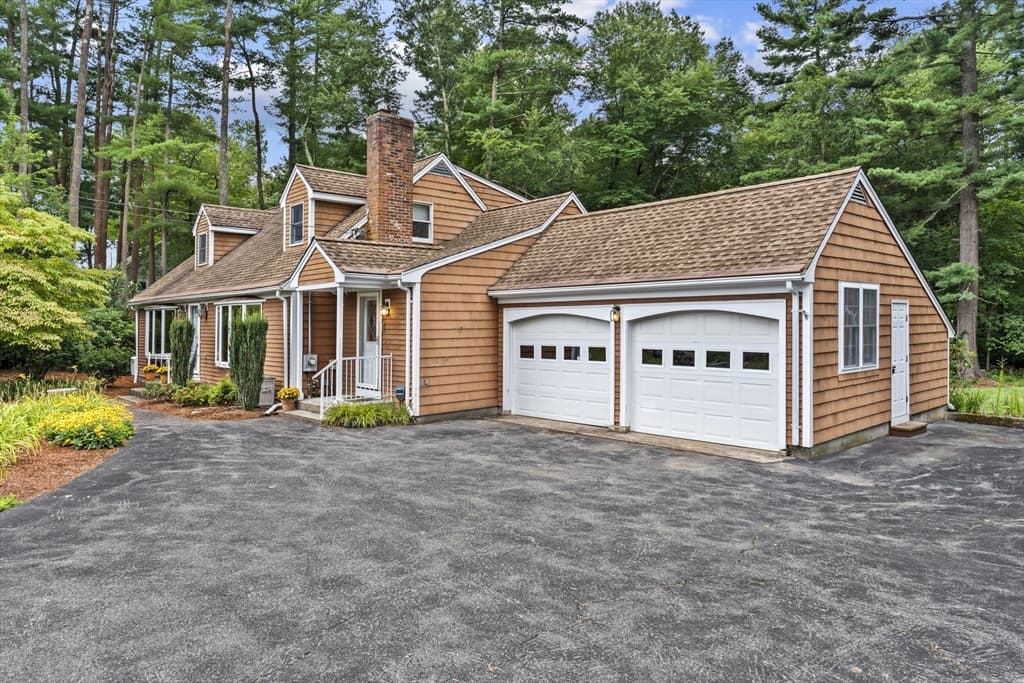 730 Lindsey St, Attleboro MA 02703 photo 2