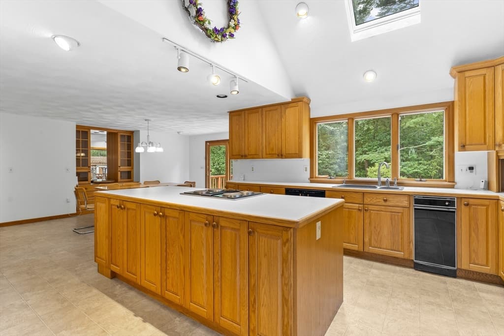 730 Lindsey St, Attleboro MA 02703 photo 6