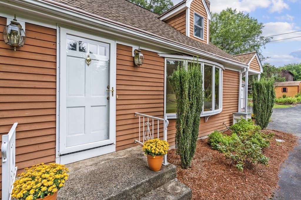 730 Lindsey St, Attleboro MA 02703 photo 3