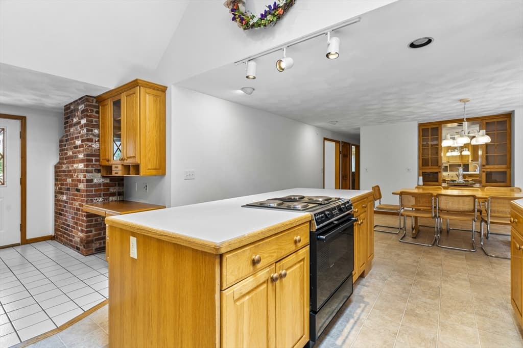 730 Lindsey St, Attleboro MA 02703 photo 11