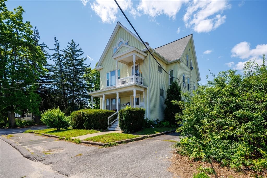 17 Rockdale St, Worcester MA 01606