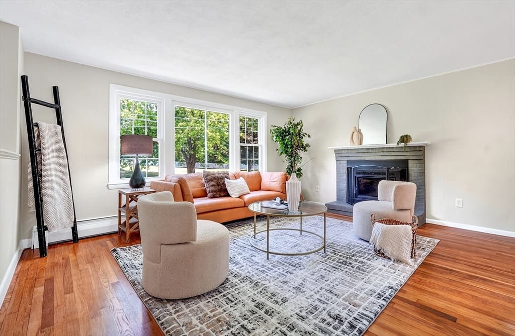 11 Appletree Lane, Bedford MA 01730 photo 2