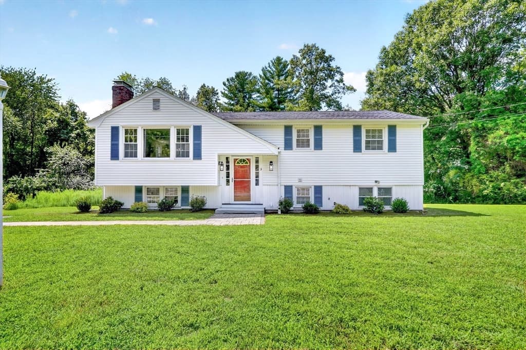 11 Appletree Lane, Bedford MA 01730