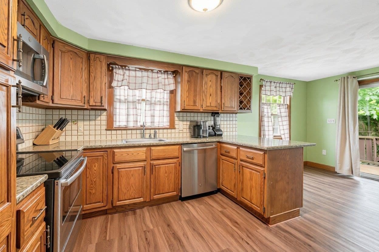 Single Family Residence at 29 Cedar Hill Ter, Swampscott MA 01907, Swampscott, photo 12 of 33
