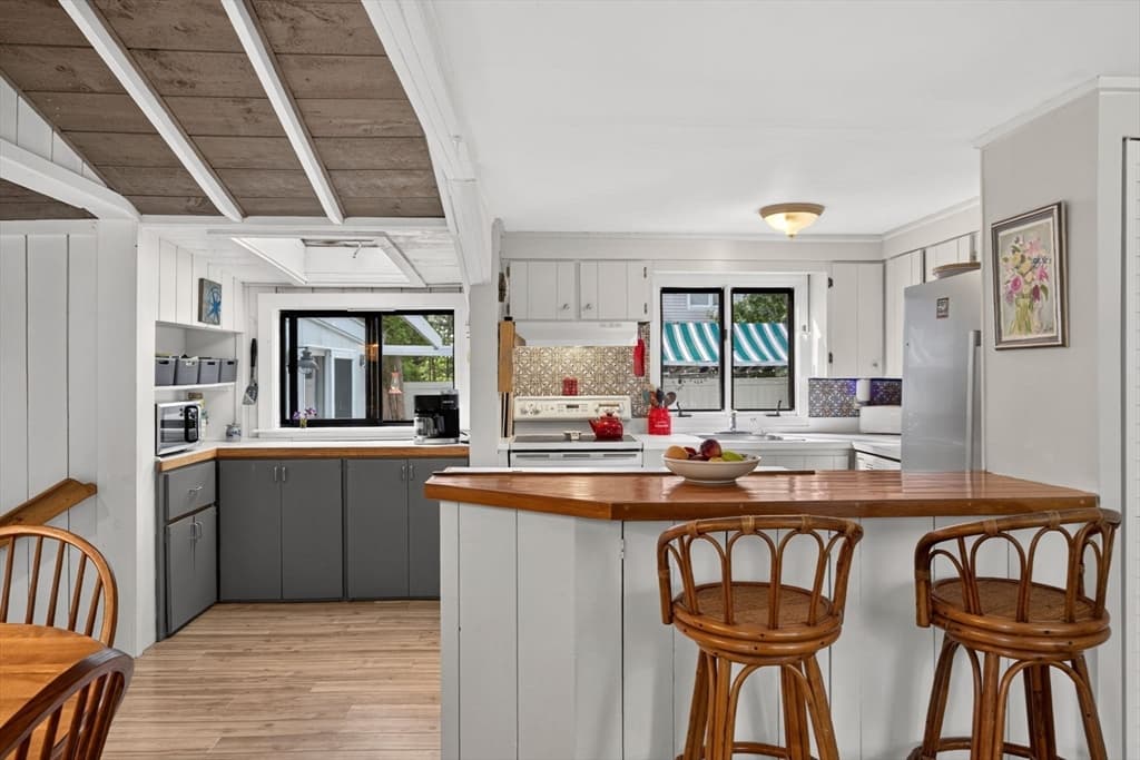 203 Monomoscoy Rd, Mashpee MA 02649 photo 7