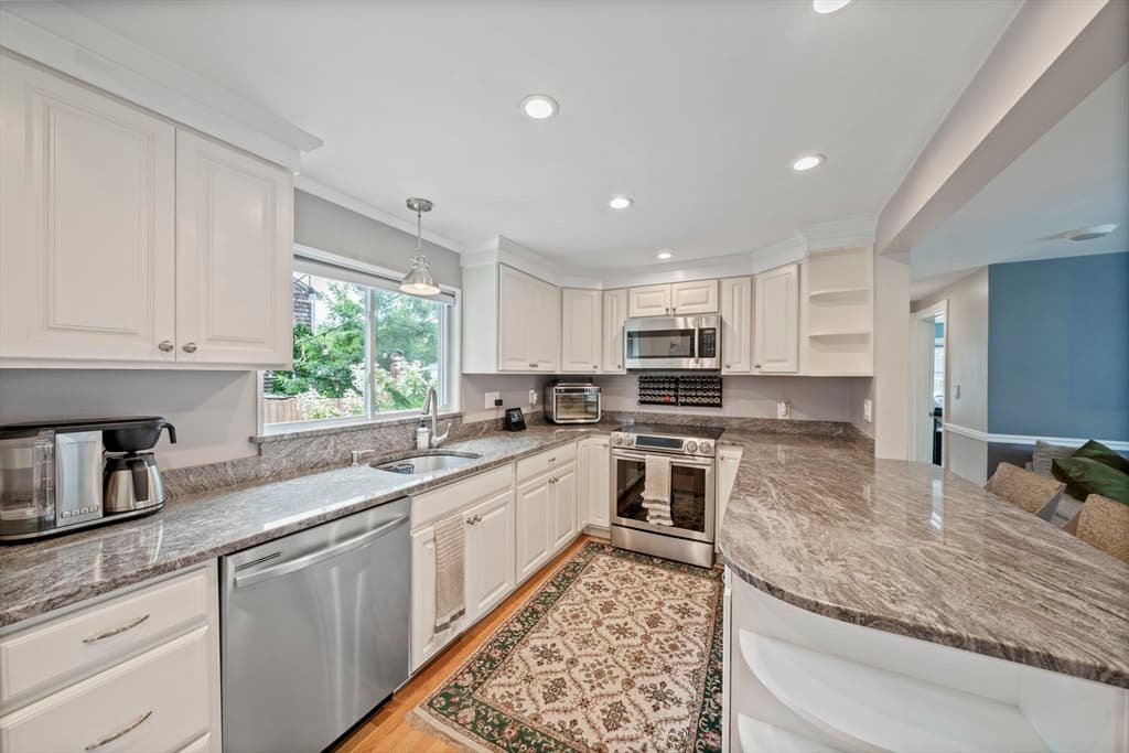 78 Doris Dr, Abington MA 02351 photo 2