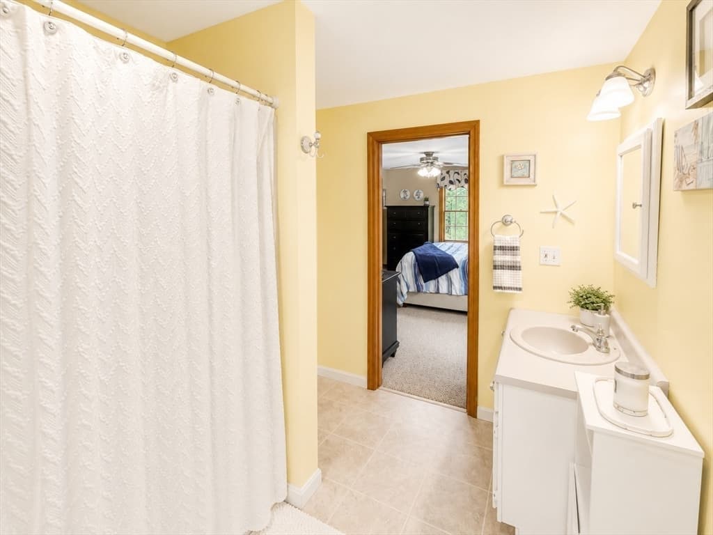 239 Presidential Dr, Abington MA 02351 photo 17