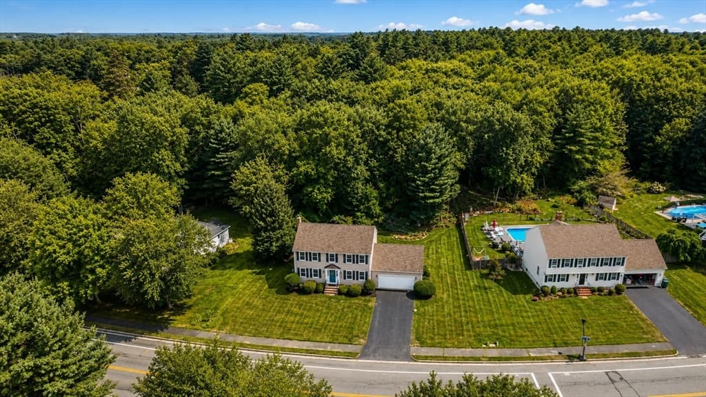 239 Presidential Dr, Abington MA 02351 photo 3